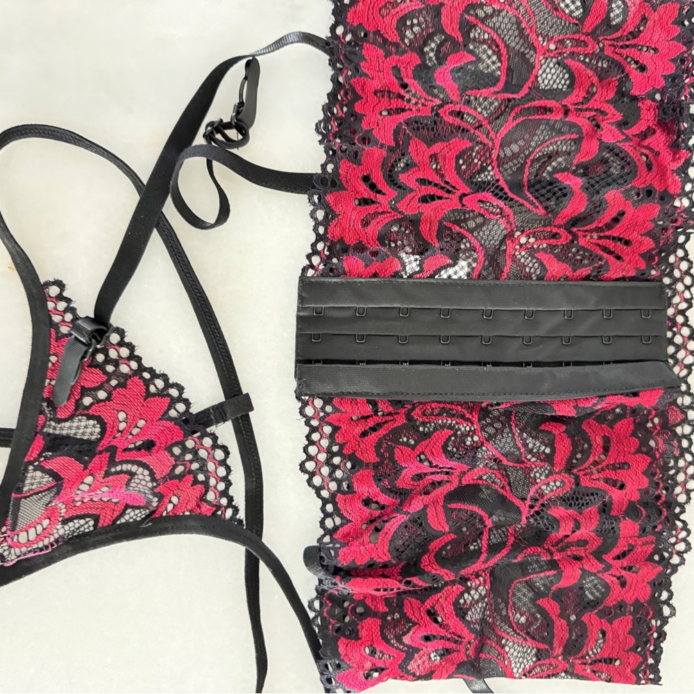 3 Piece Lace Lingerie Set Garter Bra Panties
in Black and Pink - Picture 3 of 4